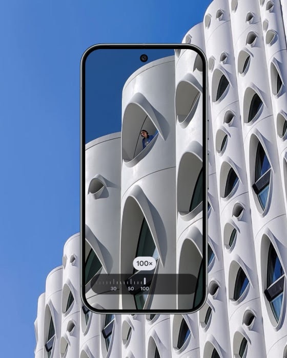 Téléphone avec zoom 100x sur l'architecture